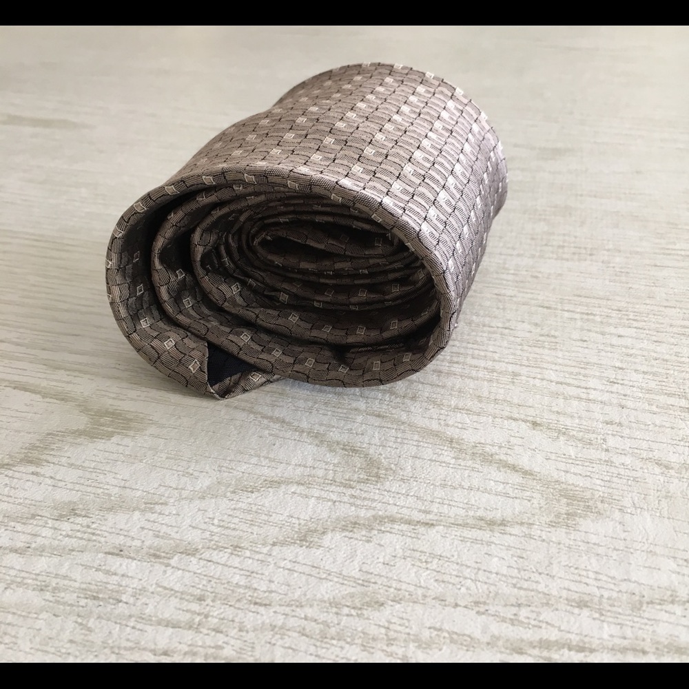 Brand New 100% Silk Jones New York Mens Neck Tie